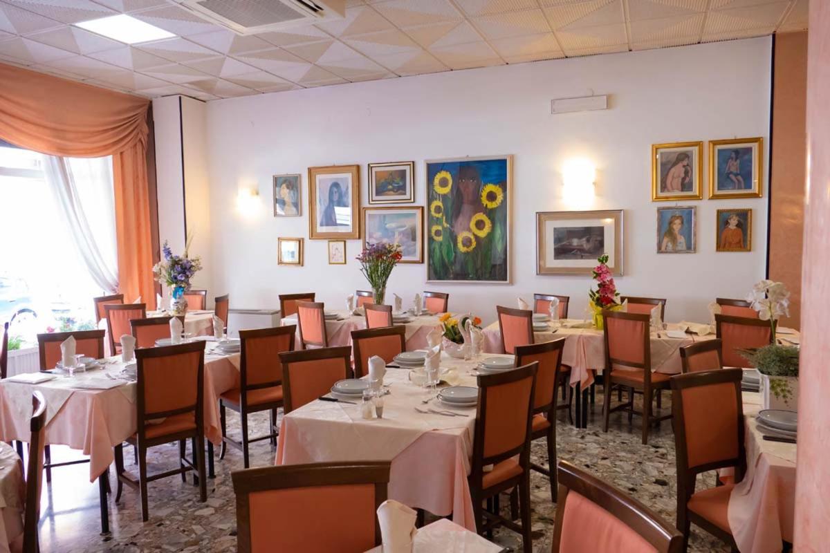 Hotel Fortuna San Bartolomeo Al Mare Exterior foto